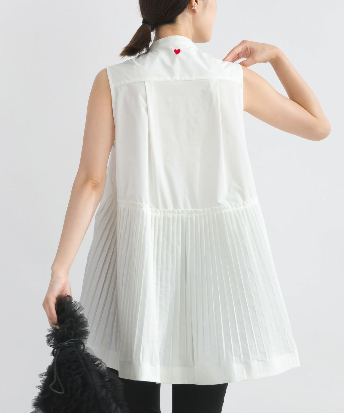 model：H162　着用サイズ：M　オフホワイト