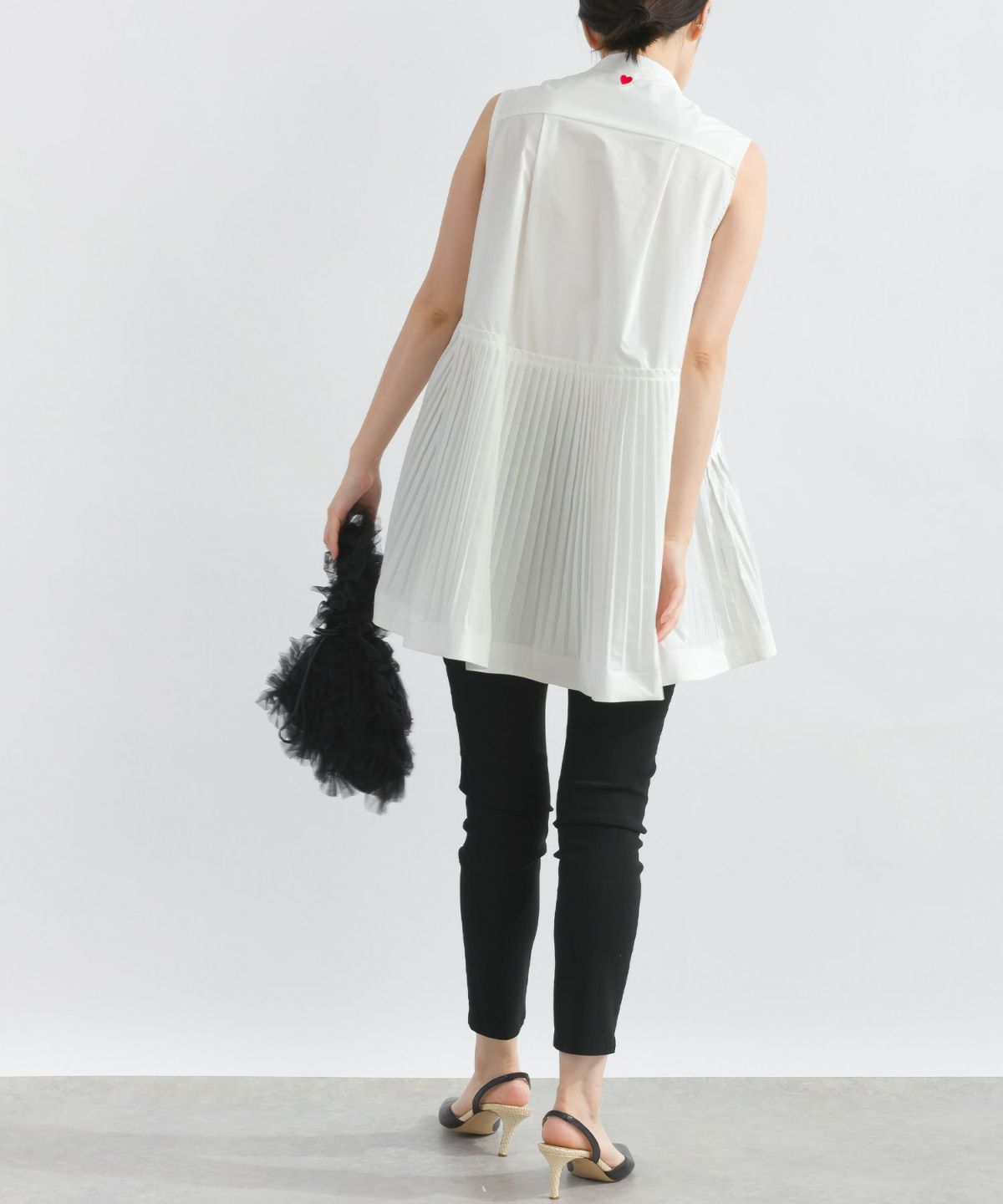 model：H162　着用サイズ：M　オフホワイト