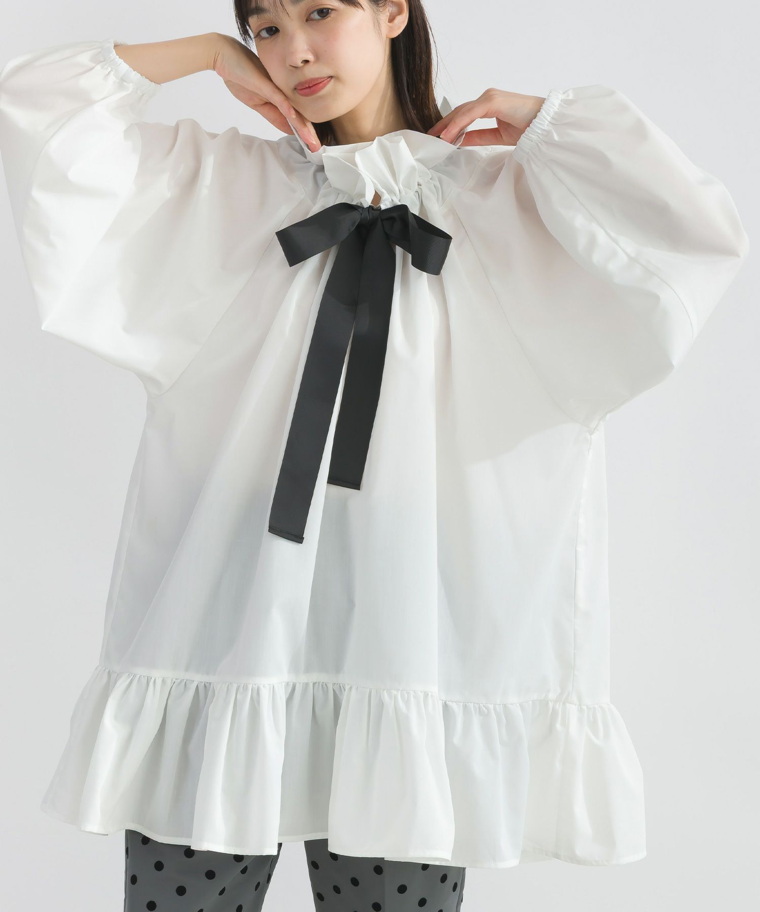 model：H162　着用サイズ：M　オフホワイト