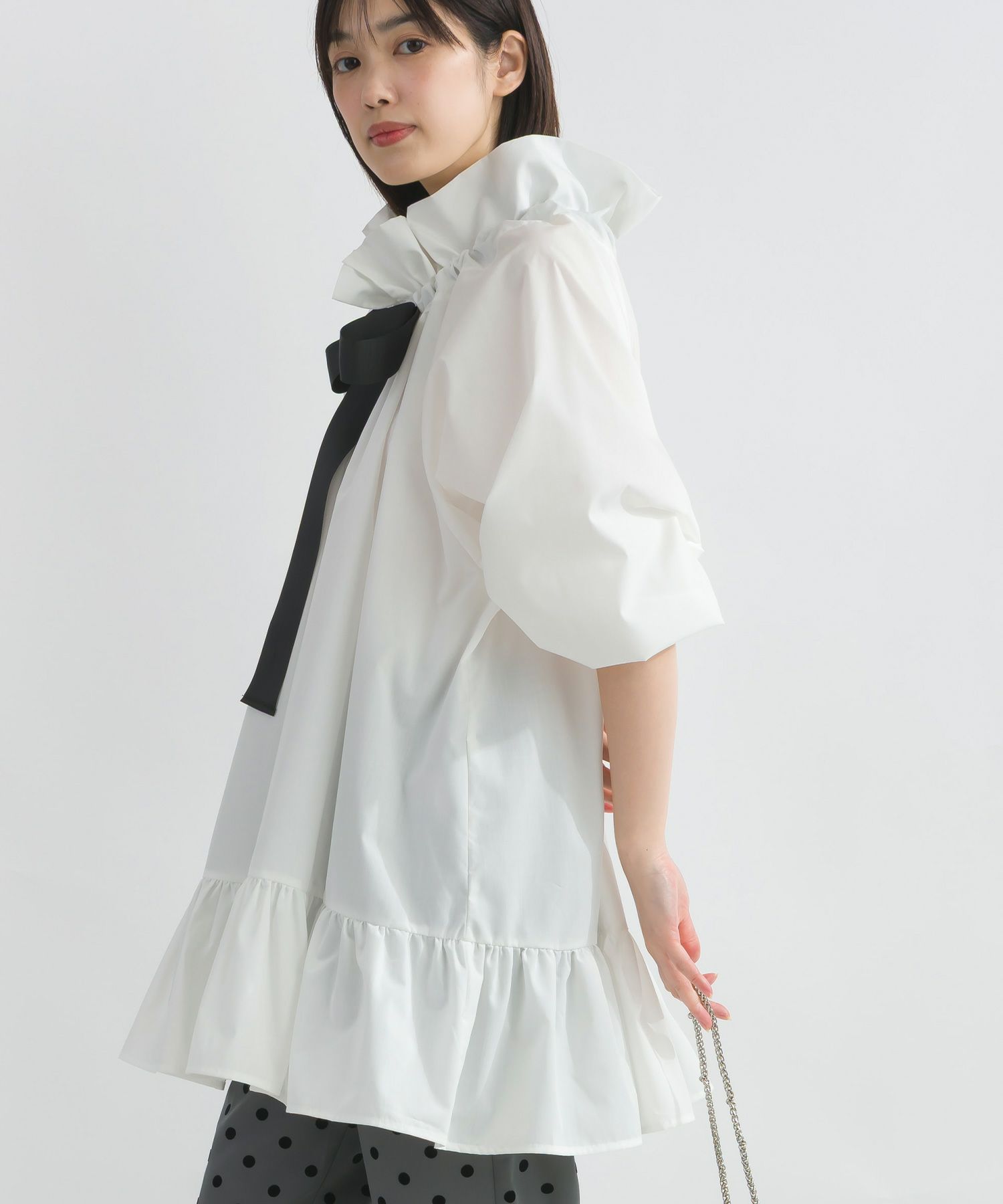 model：H162　着用サイズ：M　オフホワイト