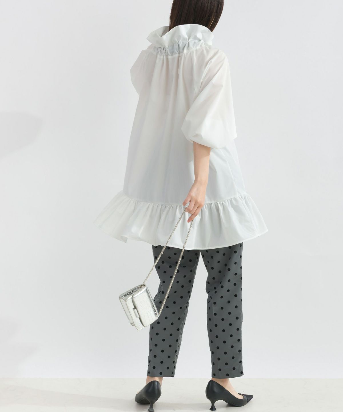 model：H162　着用サイズ：M　オフホワイト