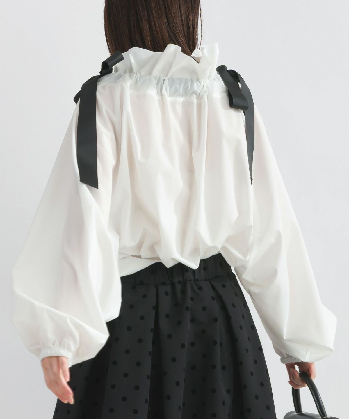 model：H162　着用サイズ：M　オフホワイト