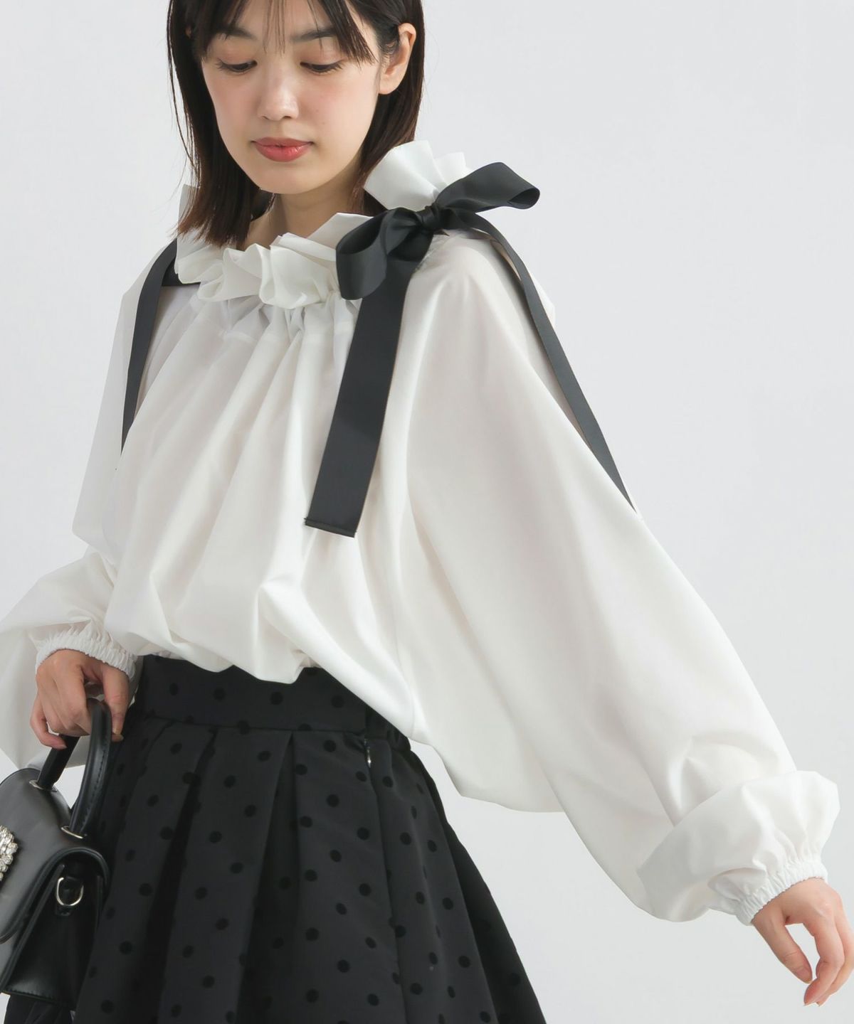 model：H162　着用サイズ：M　オフホワイト