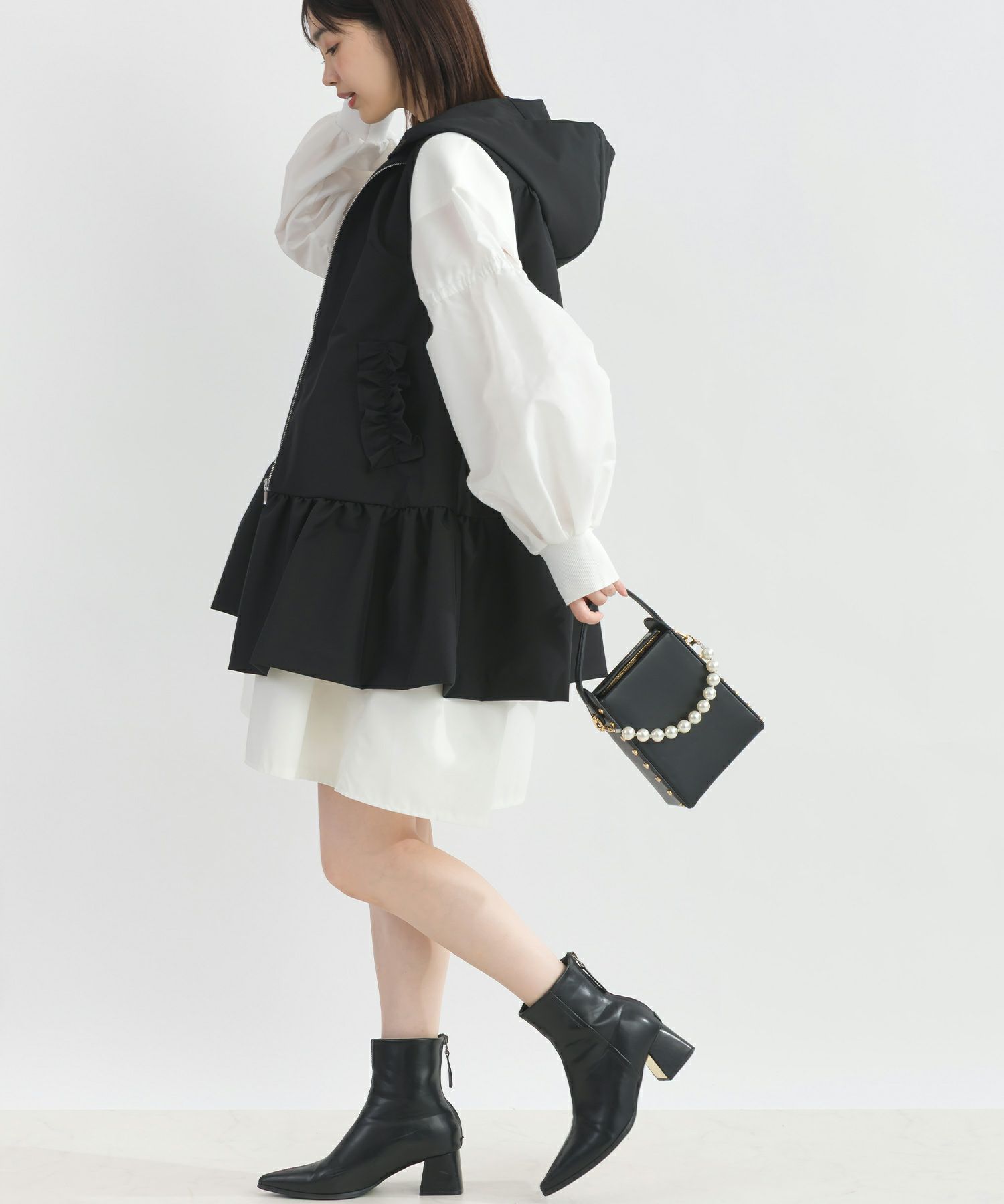 model：H162　着用サイズ：M　オフホワイト