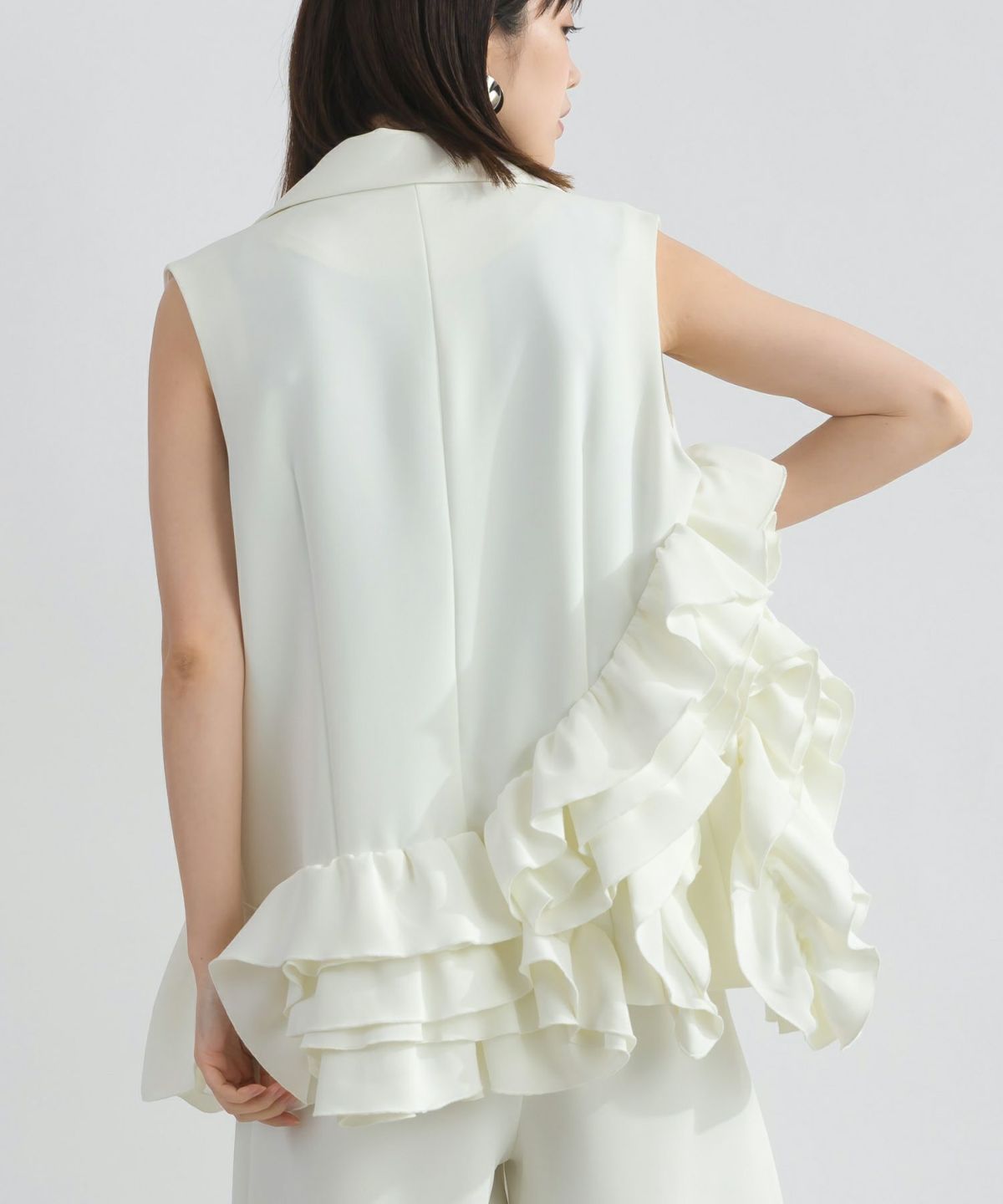 model：H162　着用サイズ：M　オフホワイト（セットアップで）