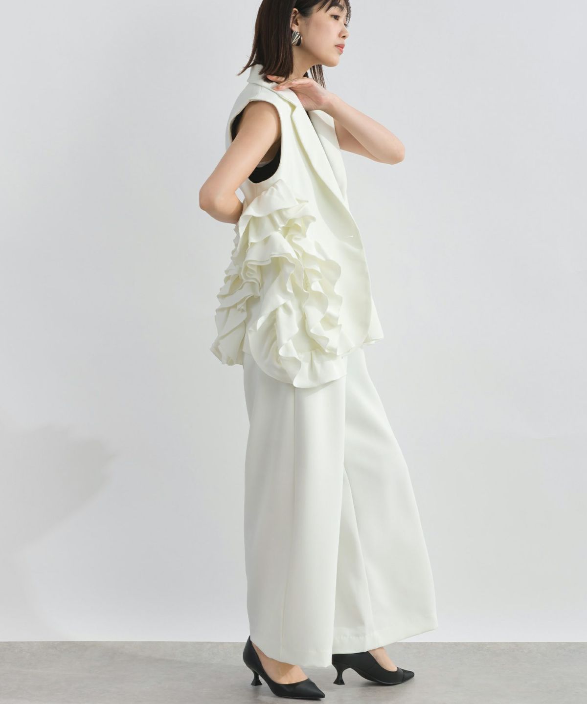 model：H162　着用サイズ：M　オフホワイト（セットアップで）