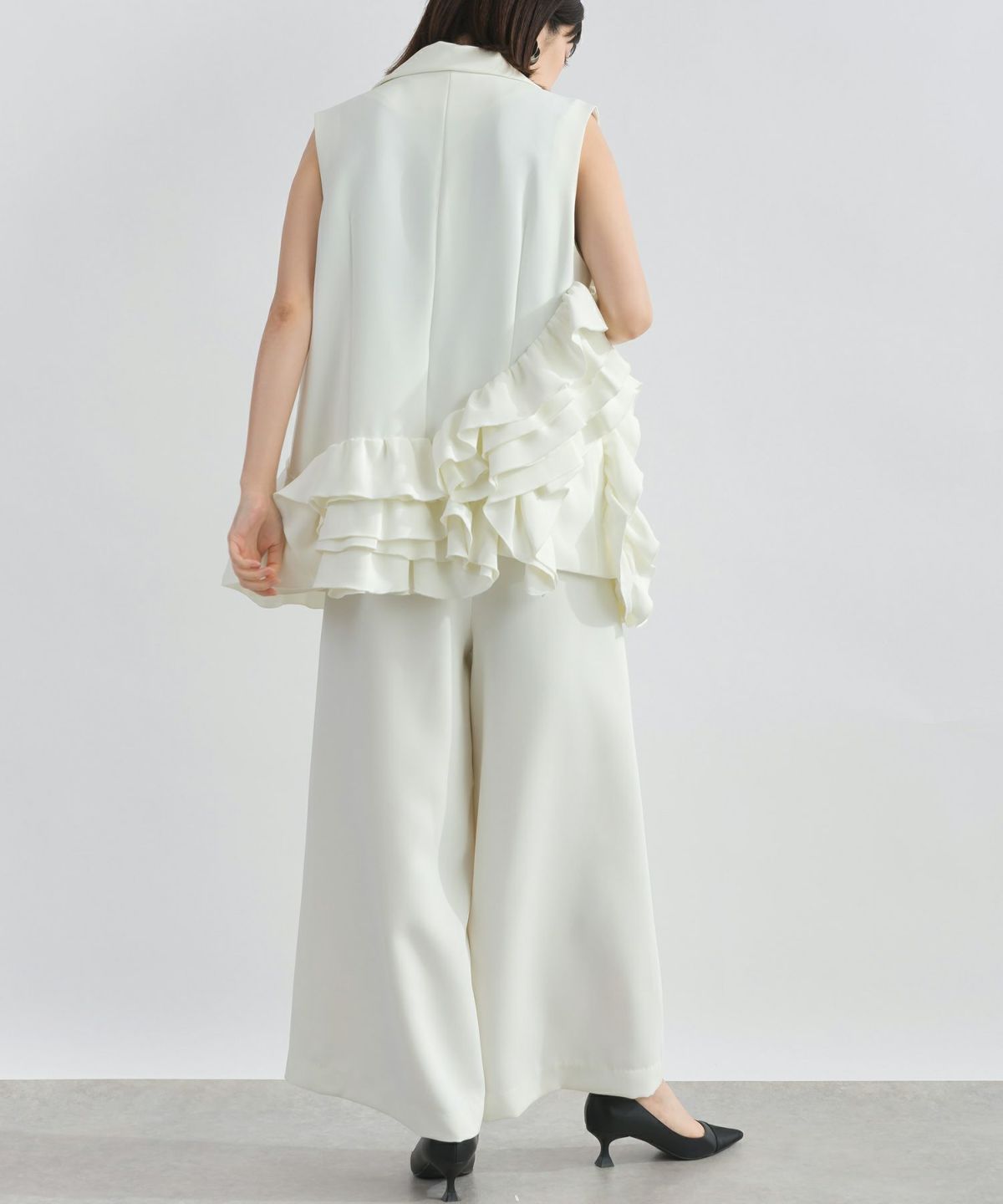 model：H162　着用サイズ：M　オフホワイト（セットアップで）