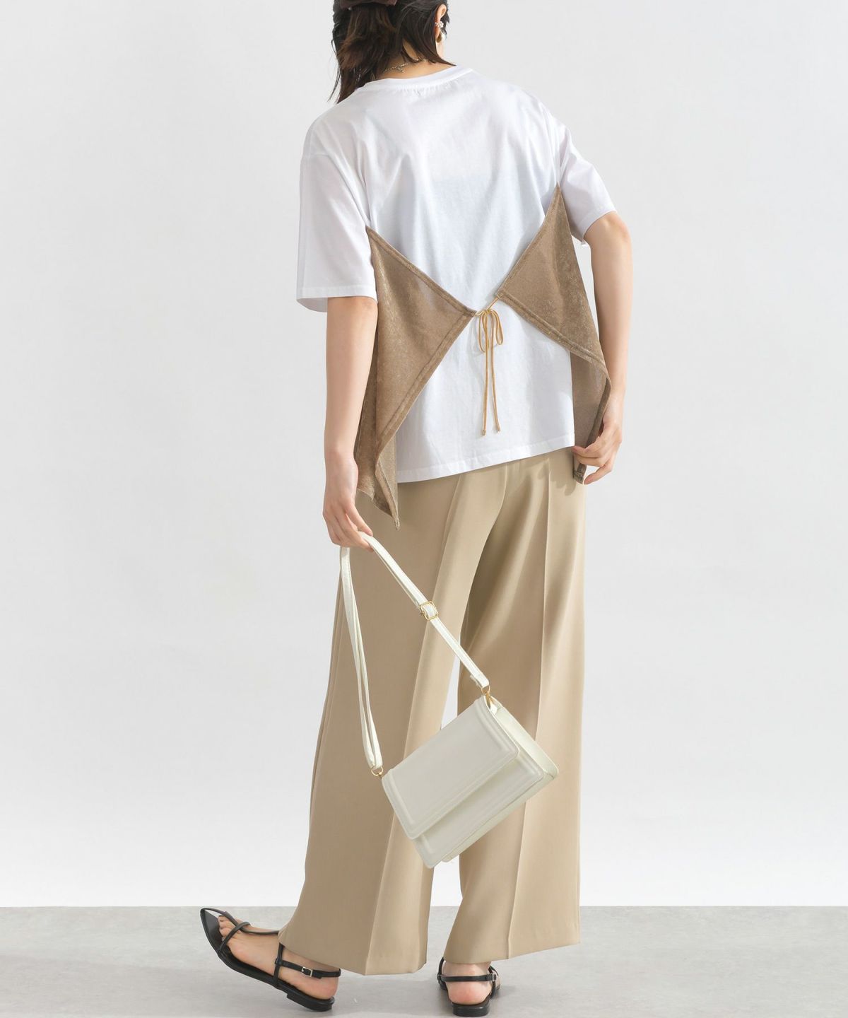 model：H162　着用サイズ：M　オフホワイト