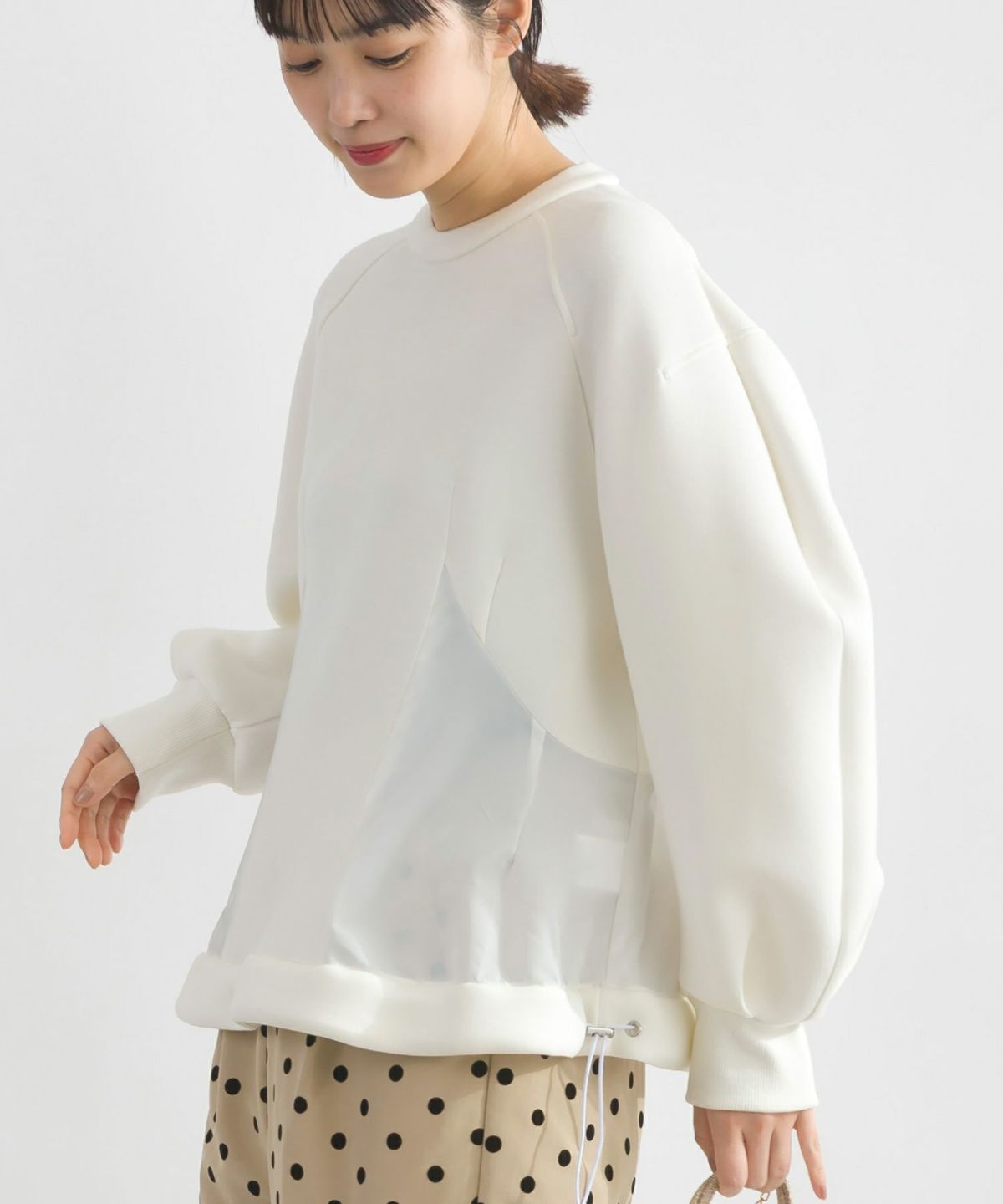 model：H162　着用サイズ：M　オフホワイト