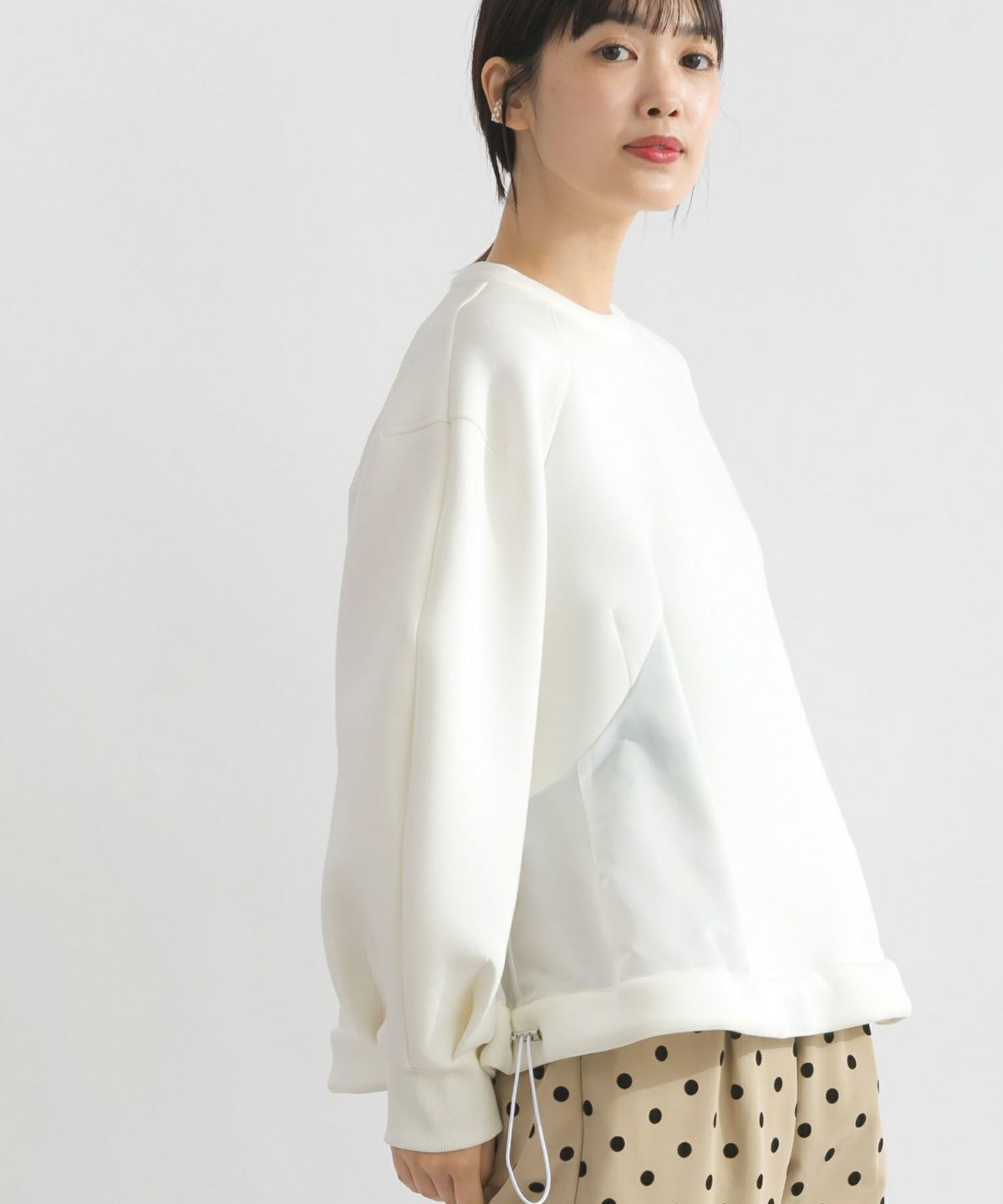 model：H162　着用サイズ：M　オフホワイト