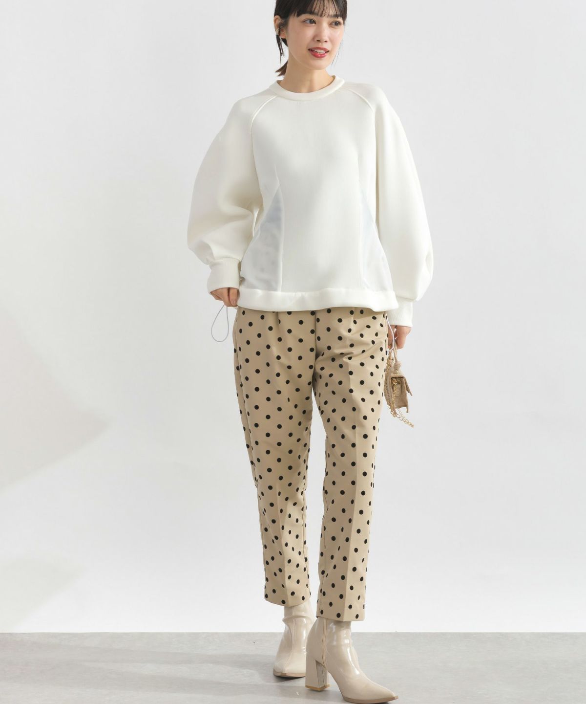 model：H162　着用サイズ：M　オフホワイト