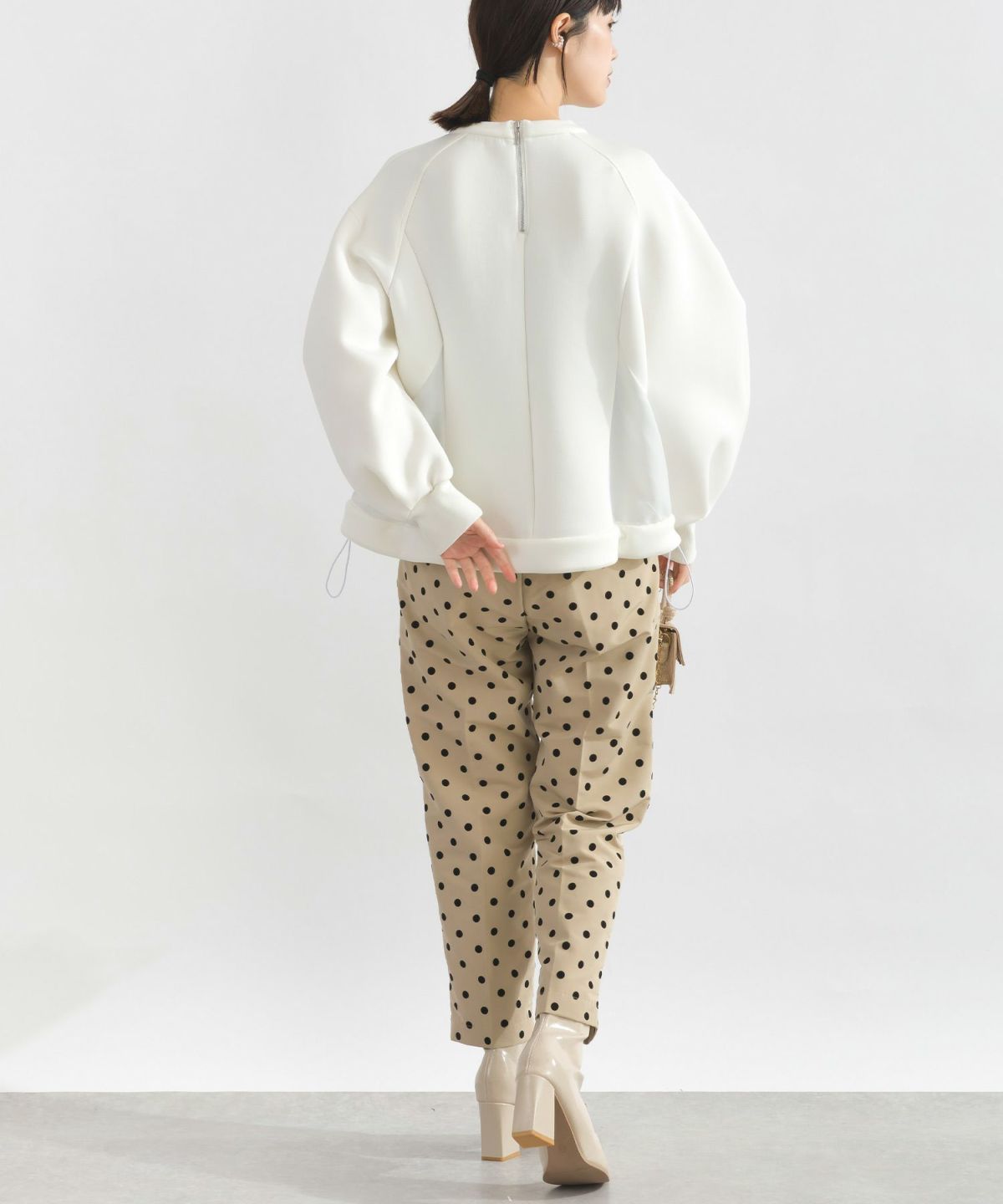 model：H162　着用サイズ：M　オフホワイト