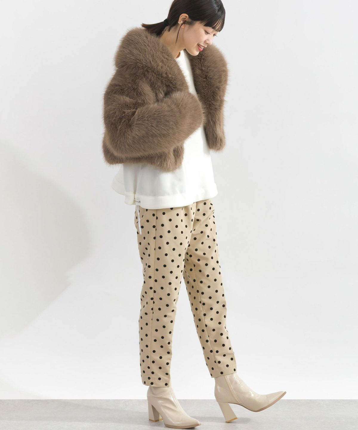 model：H162　着用サイズ：M　オフホワイト