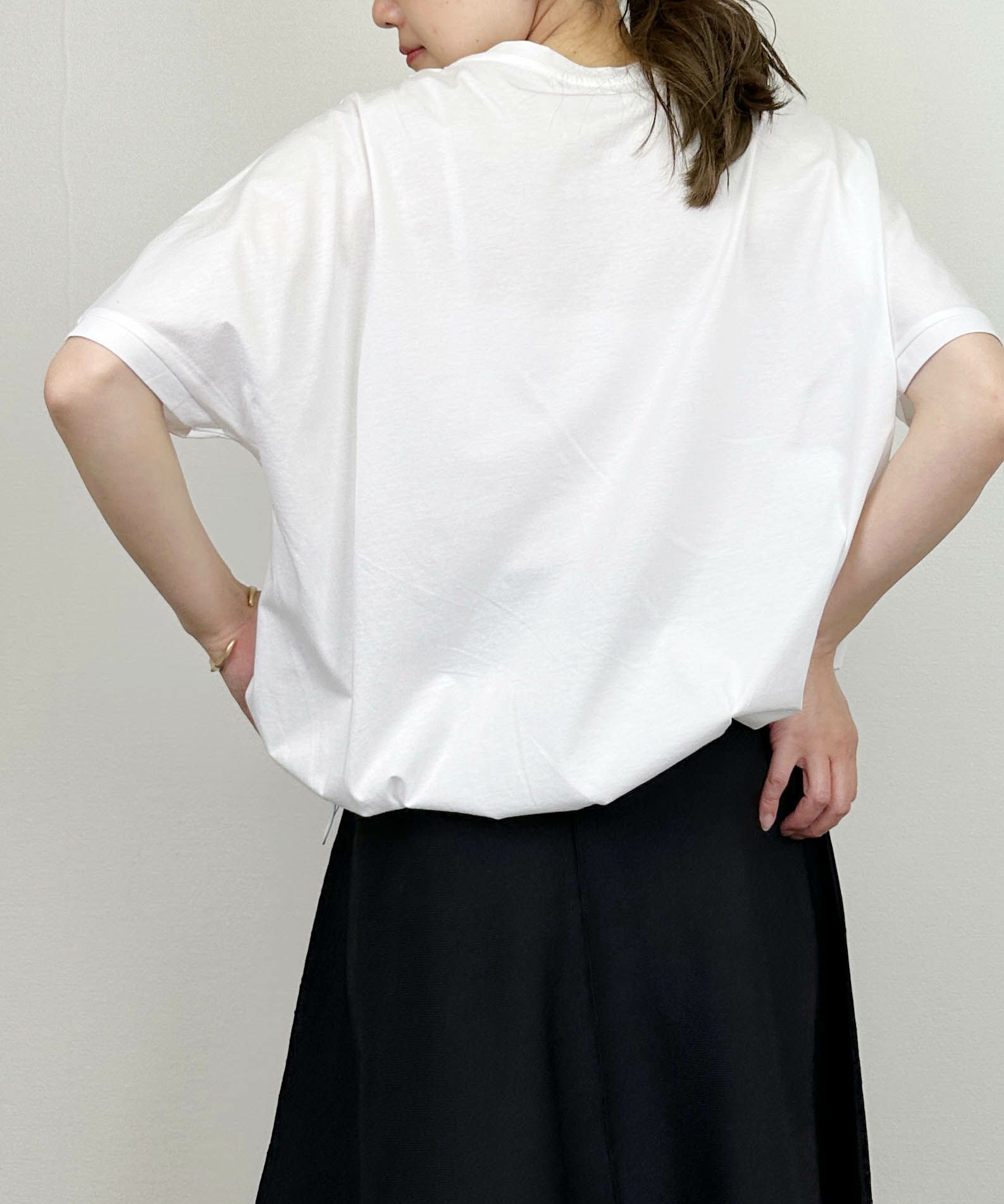 model：H164　着用サイズ：M　オフホワイト