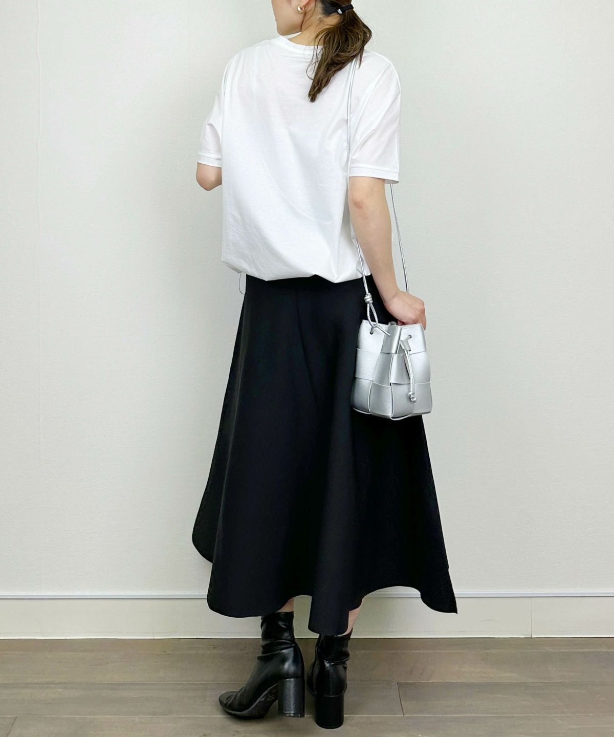 model：H164　着用サイズ：M　オフホワイト