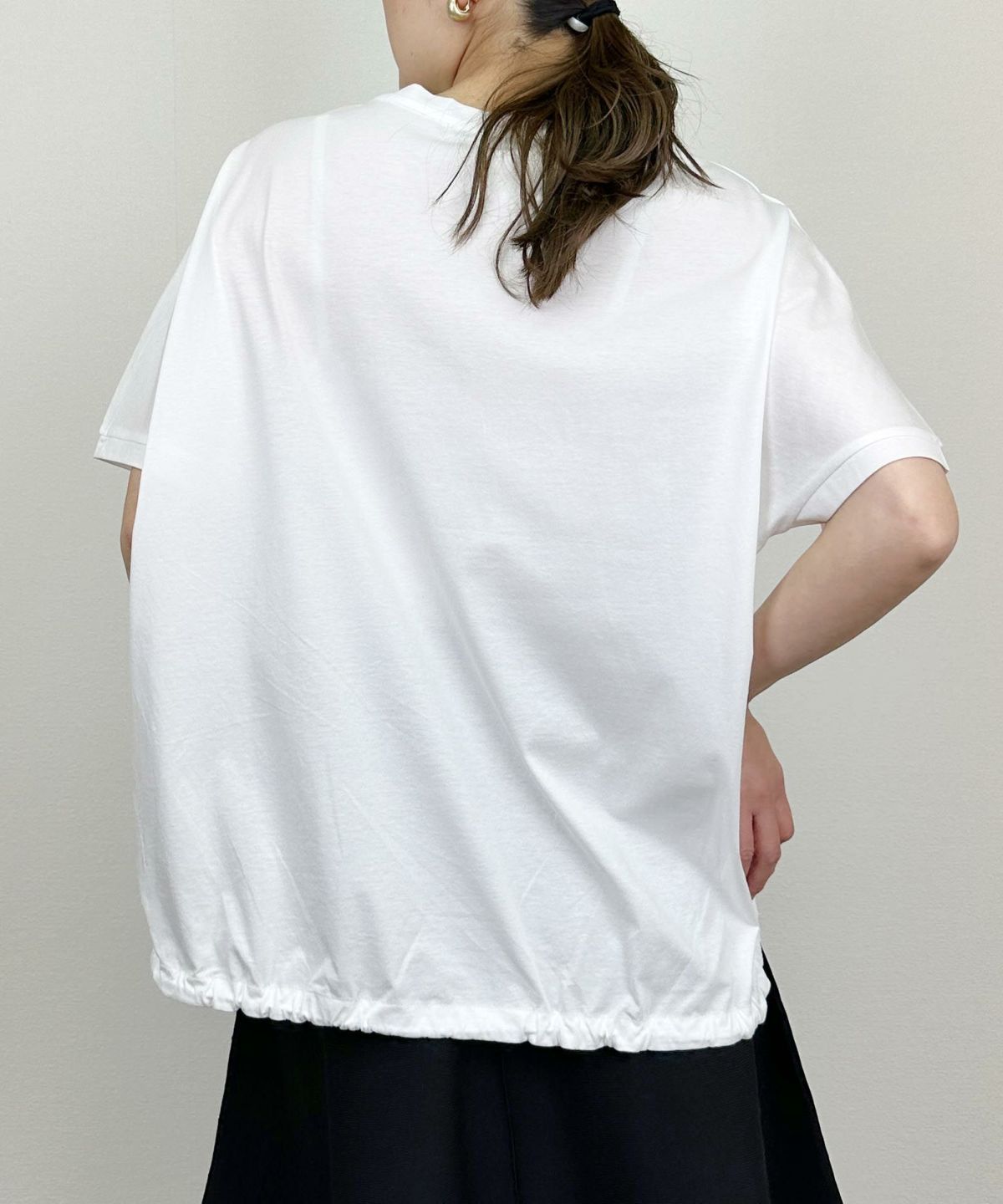 model：H164　着用サイズ：M　オフホワイト