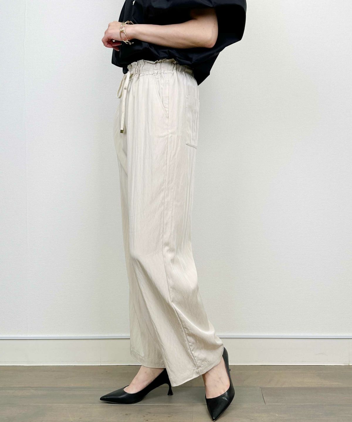 model：H164　着用サイズ：M　アイボリー