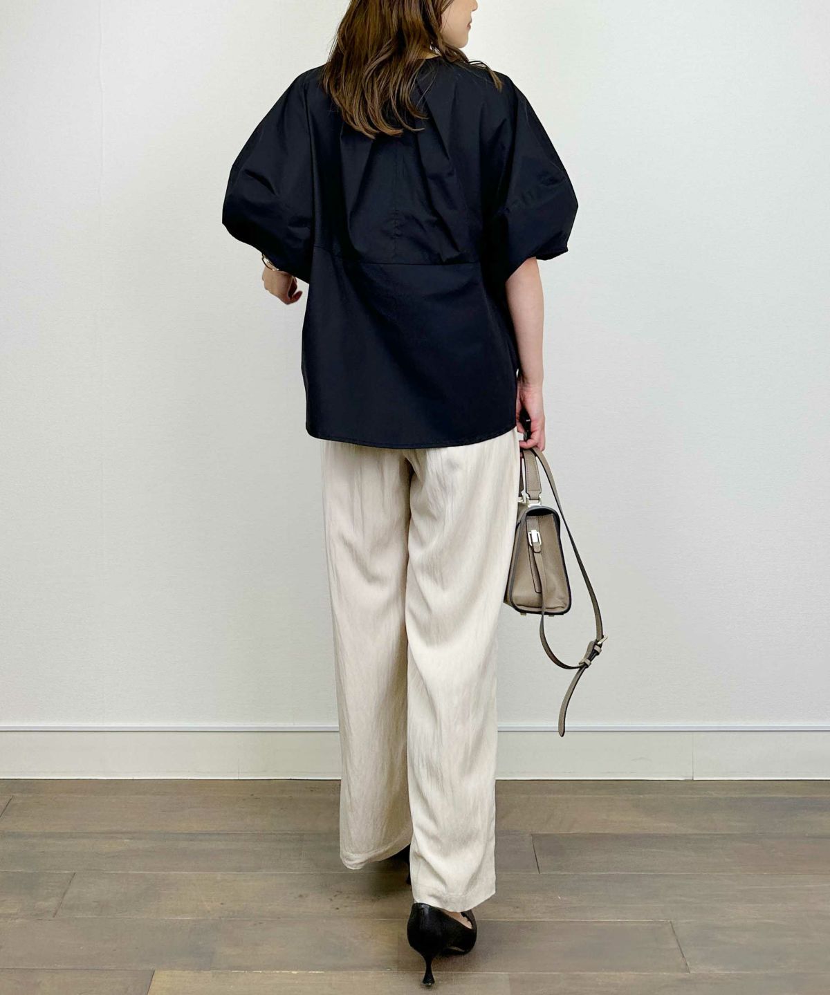 model：H164　着用サイズ：M　アイボリー