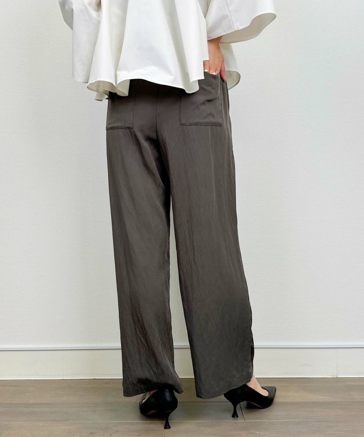 model：H164　着用サイズ：M　チャコールグレー