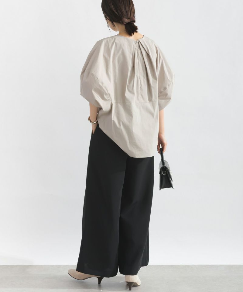 model：H162　着用サイズ：M　グレイッシュベージュ