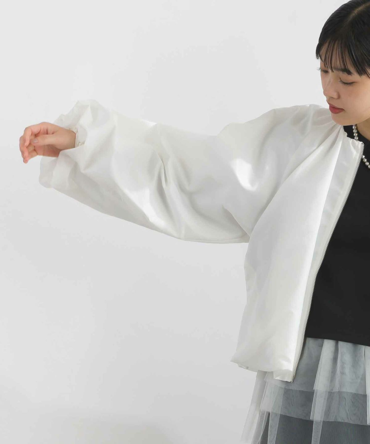 model：H162　着用サイズ：M　オフホワイト