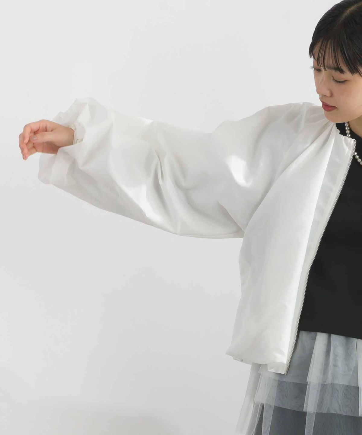 model：H162　着用サイズ：M　オフホワイト