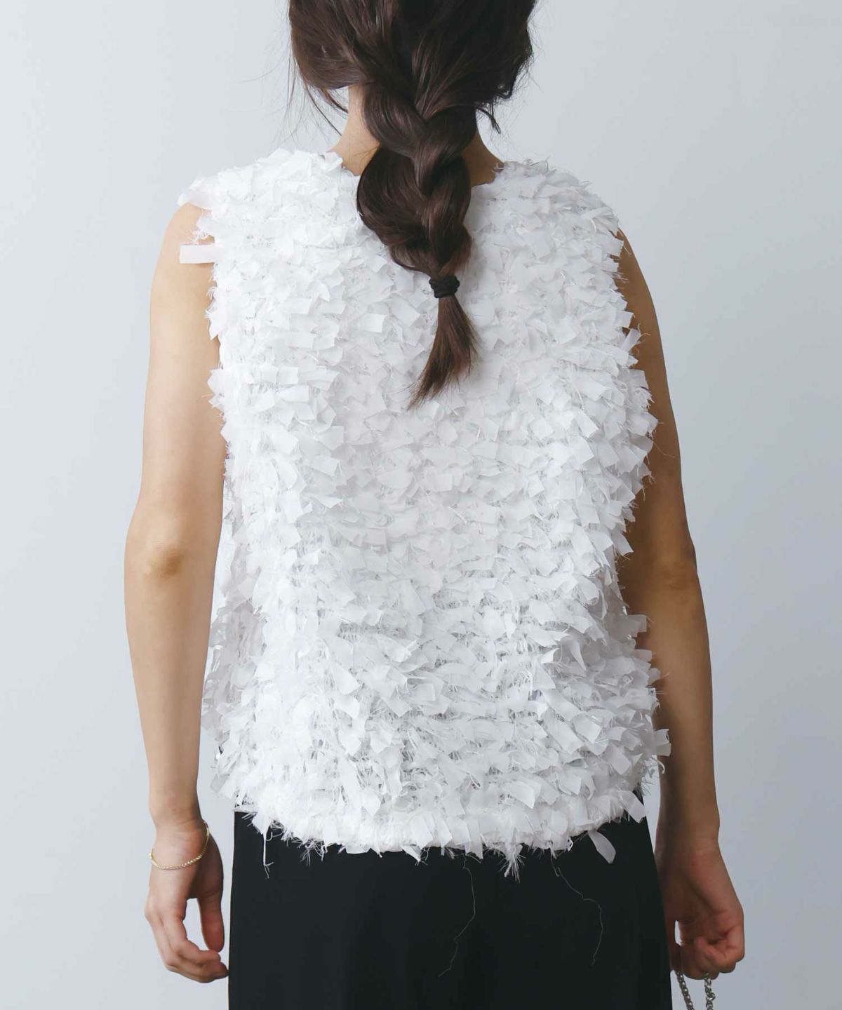 model：H160　着用サイズ：M　オフホワイト