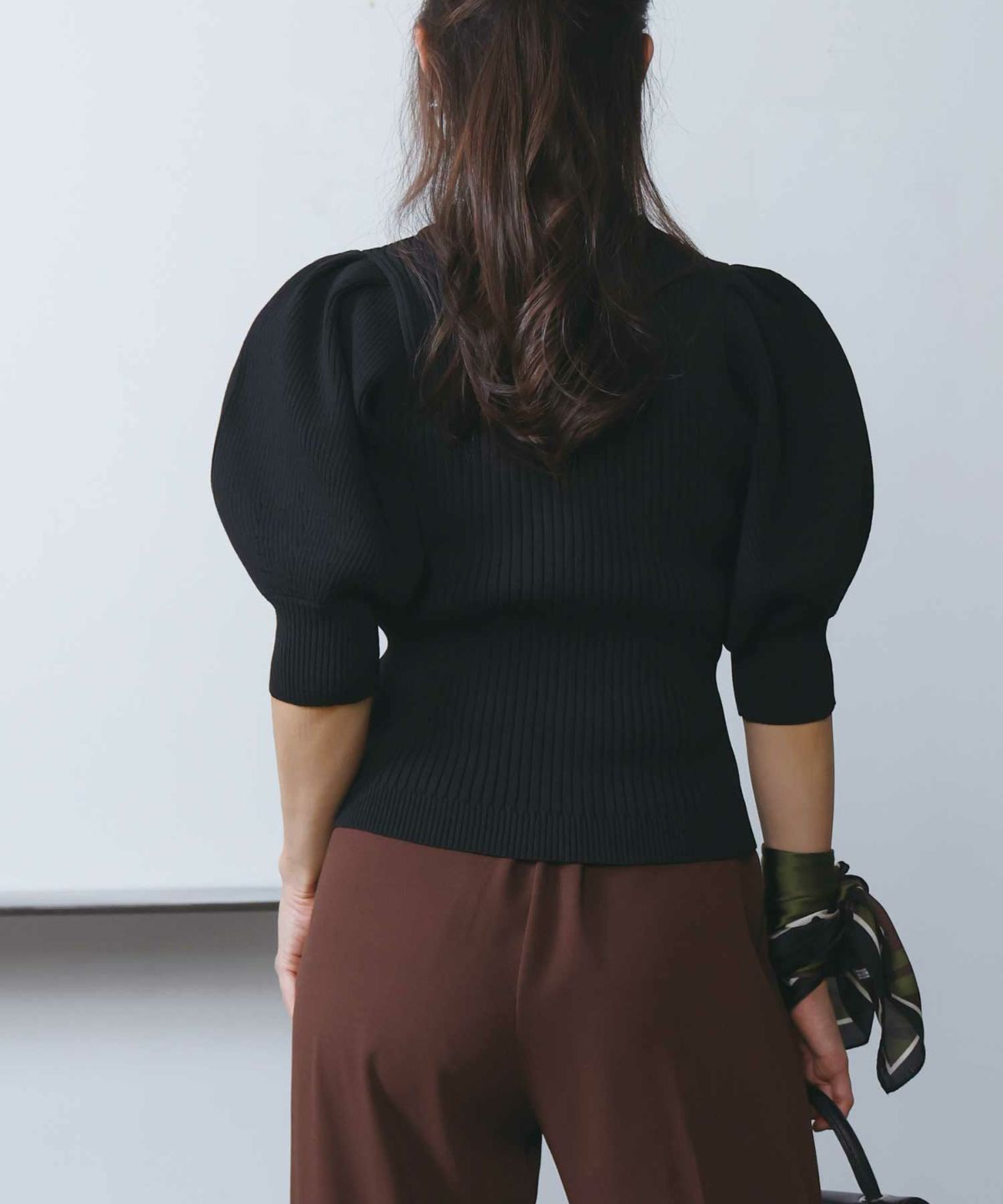 model：H160　着用サイズ：M　ブラック