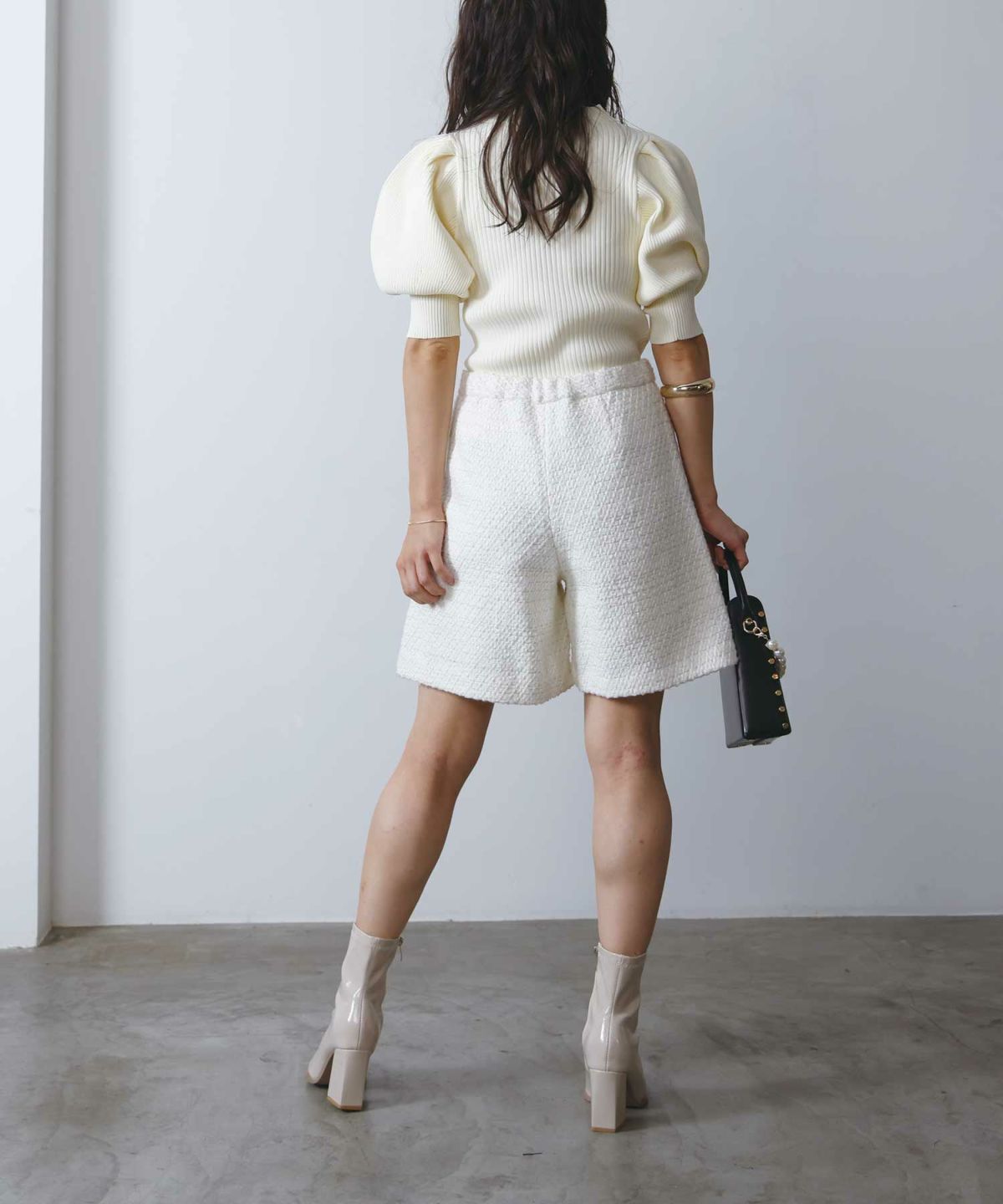 model：H160　着用サイズ：M　アイボリー