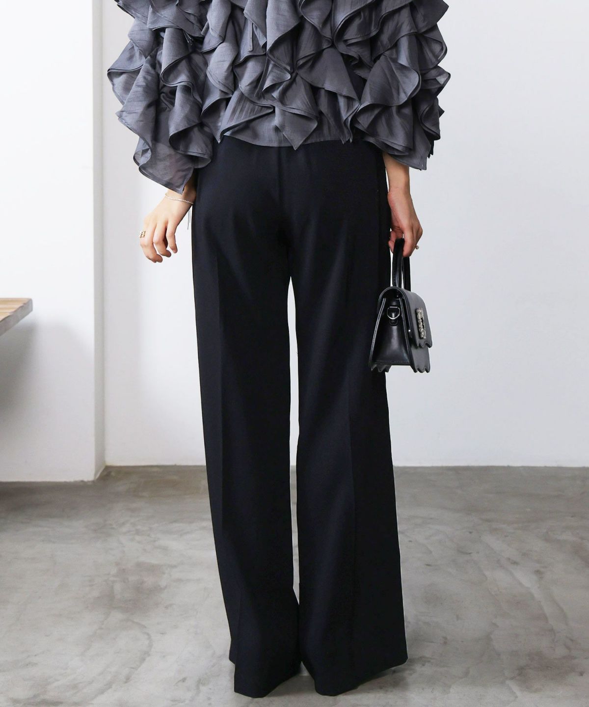 model：H160　着用サイズ：M　ブラック