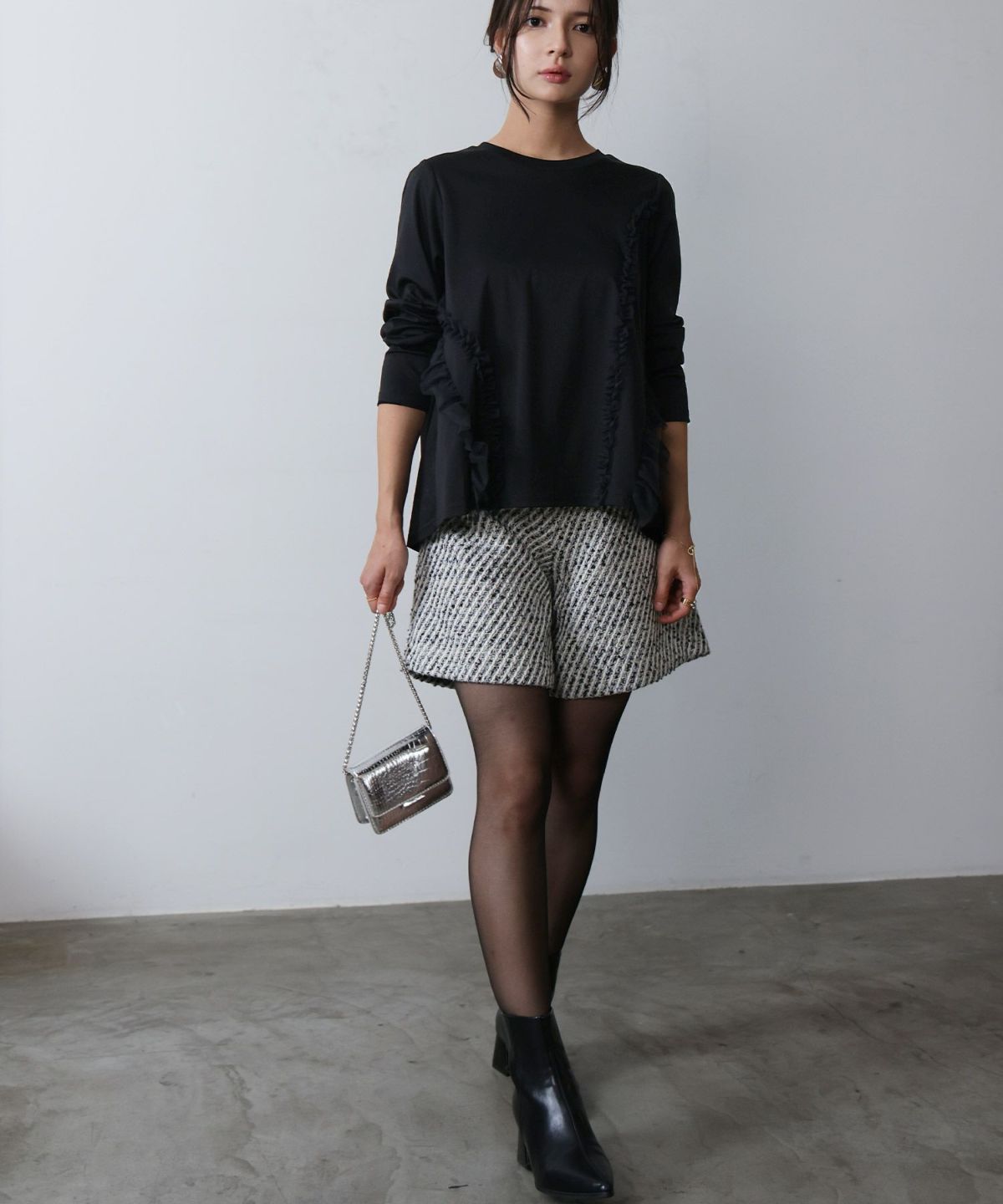 model：H160　着用サイズ：M　ブラック