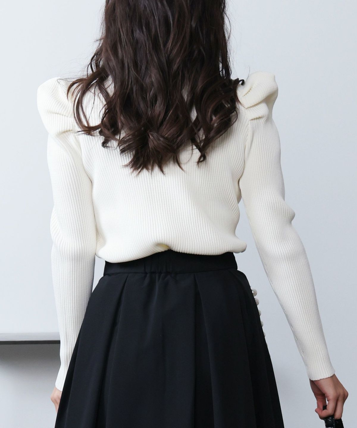 model：H160　着用サイズ：M　オフホワイト