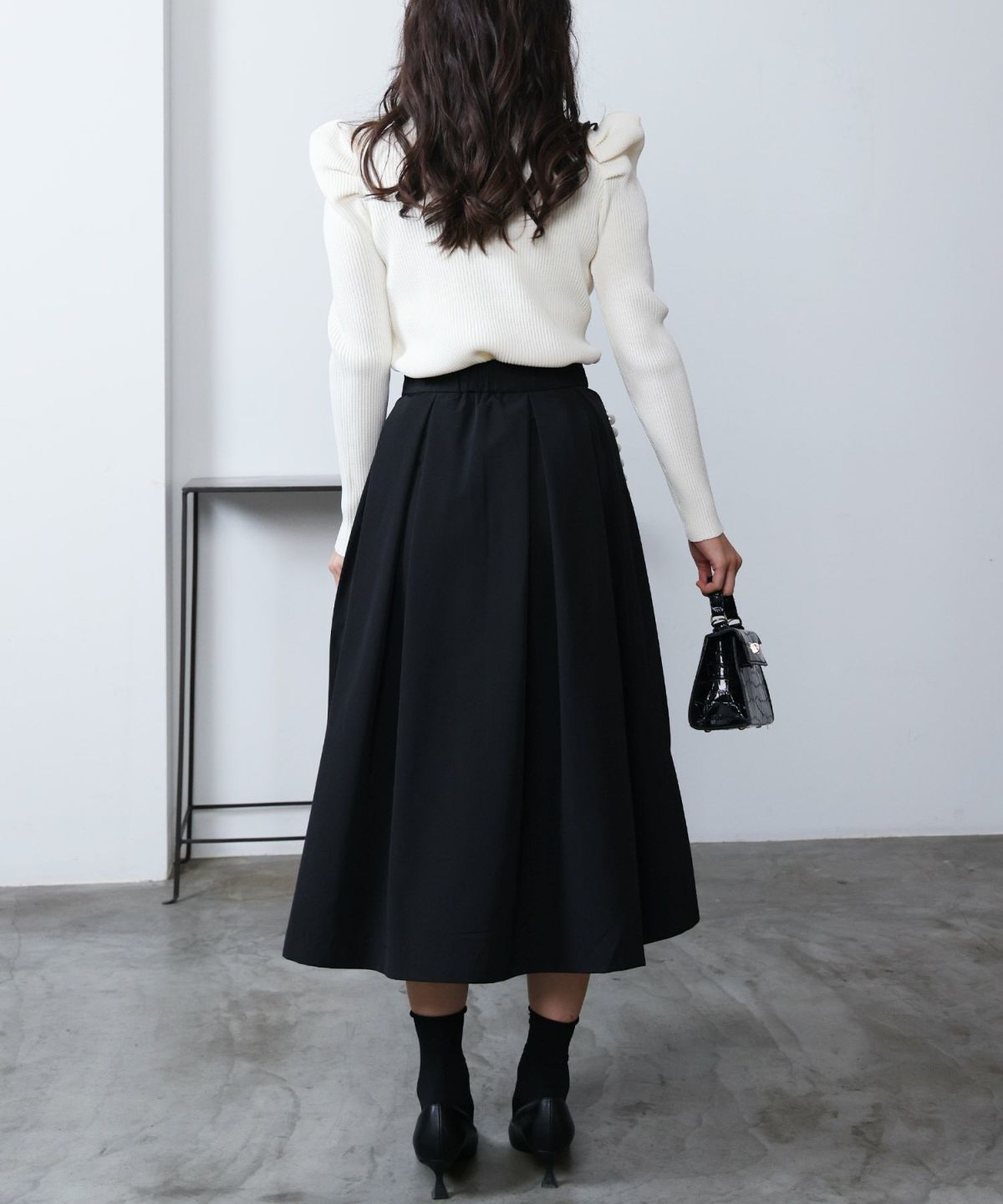 model：H160　着用サイズ：M　オフホワイト