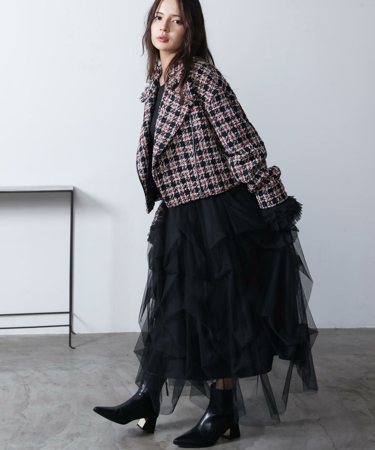 model：H160　着用サイズ：M　レッド系その他