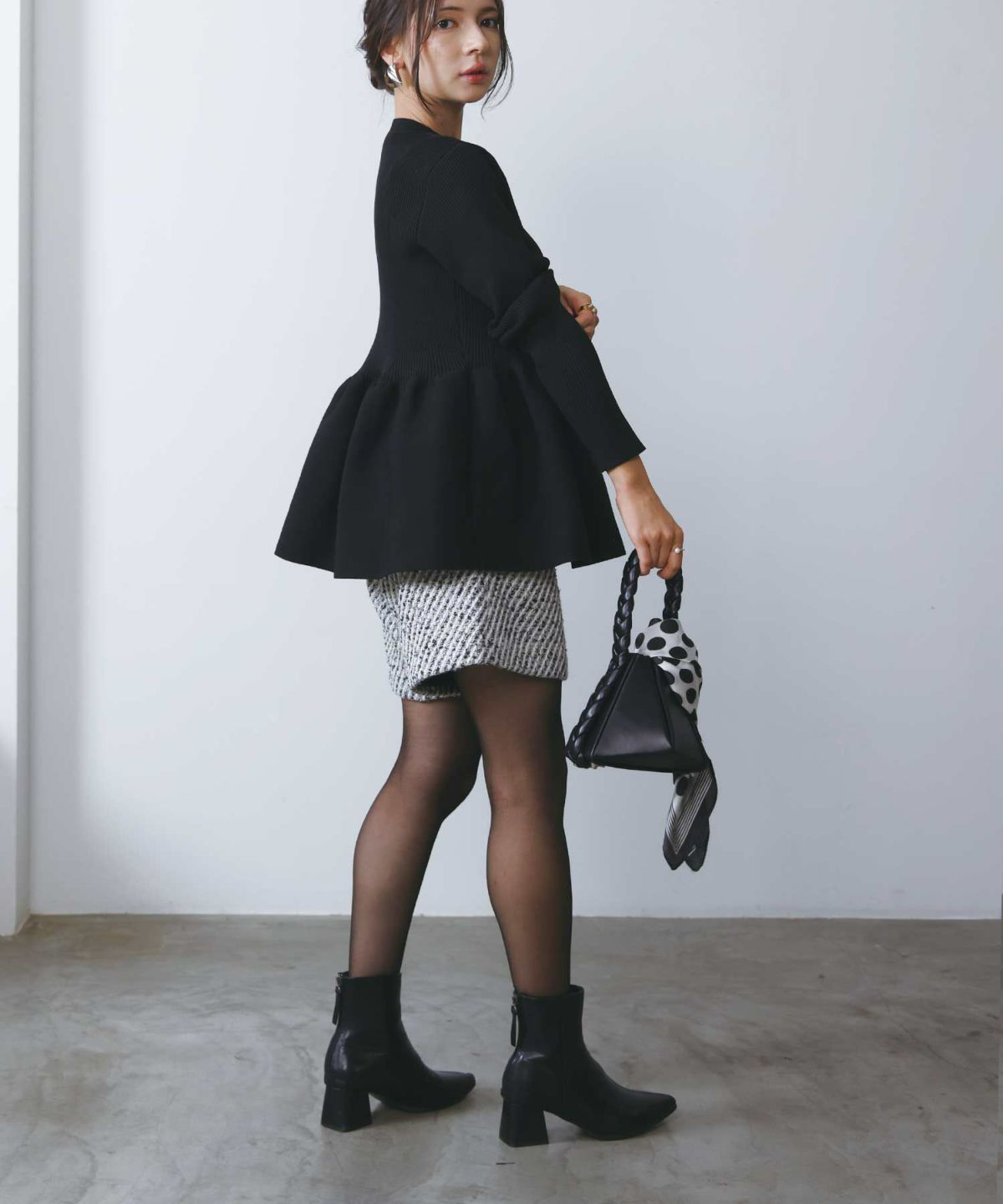 model：H160　着用サイズ：M　ブラック