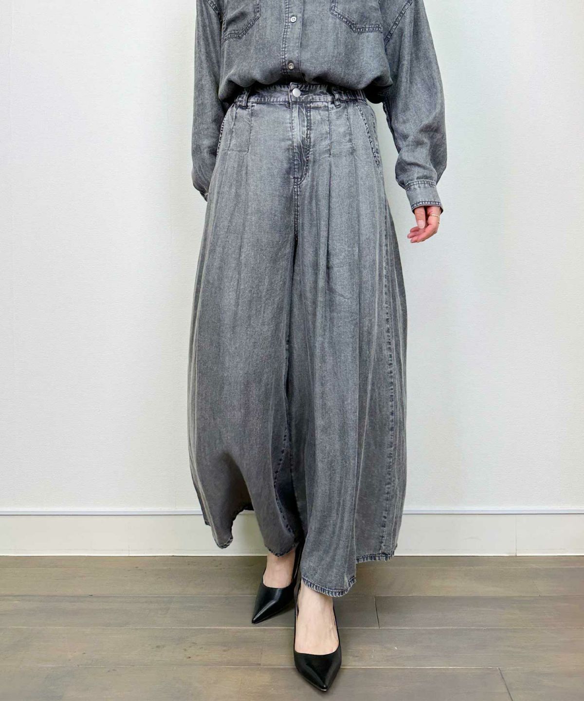 model：H164　着用サイズ：M　チャコールグレー　セットアップで