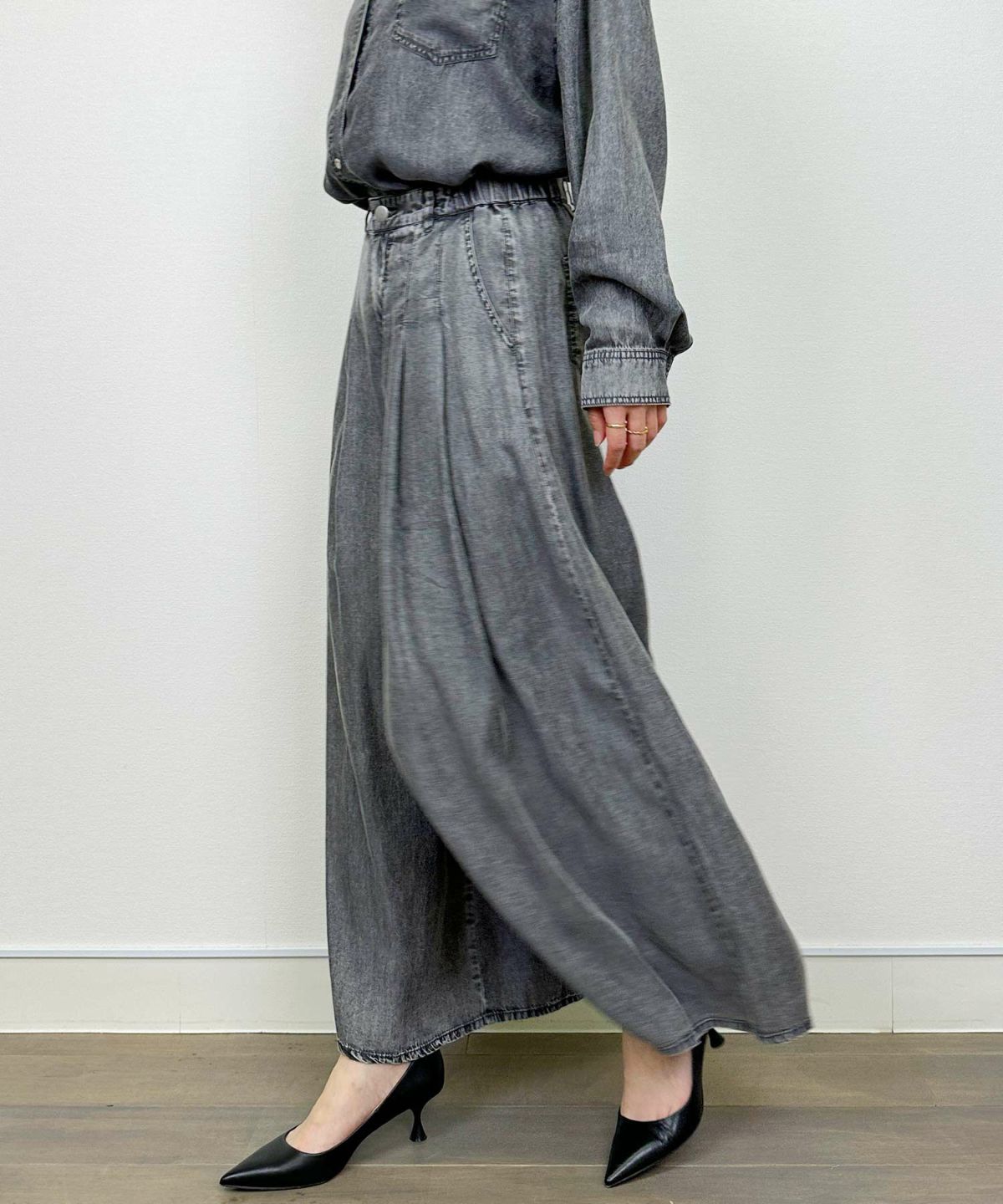 model：H164　着用サイズ：M　チャコールグレー　セットアップで