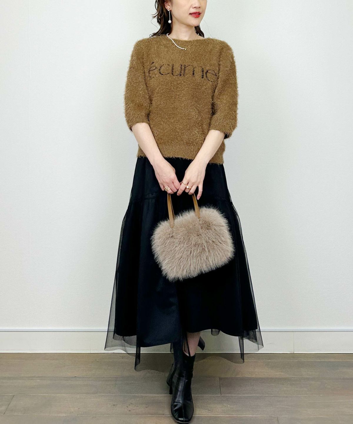 model：H164　着用サイズ：M　モカ