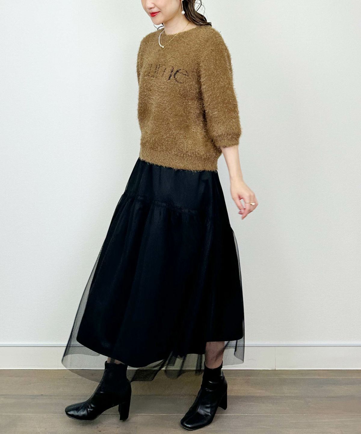 model：H164　着用サイズ：M　モカ