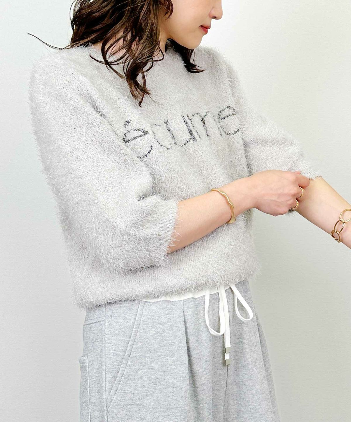 model：H164　着用サイズ：M　グレイッシュベージュ