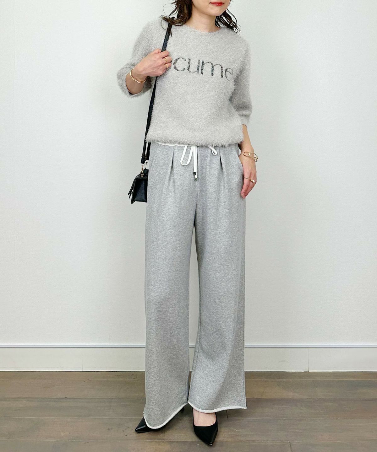 model：H164　着用サイズ：M　グレイッシュベージュ