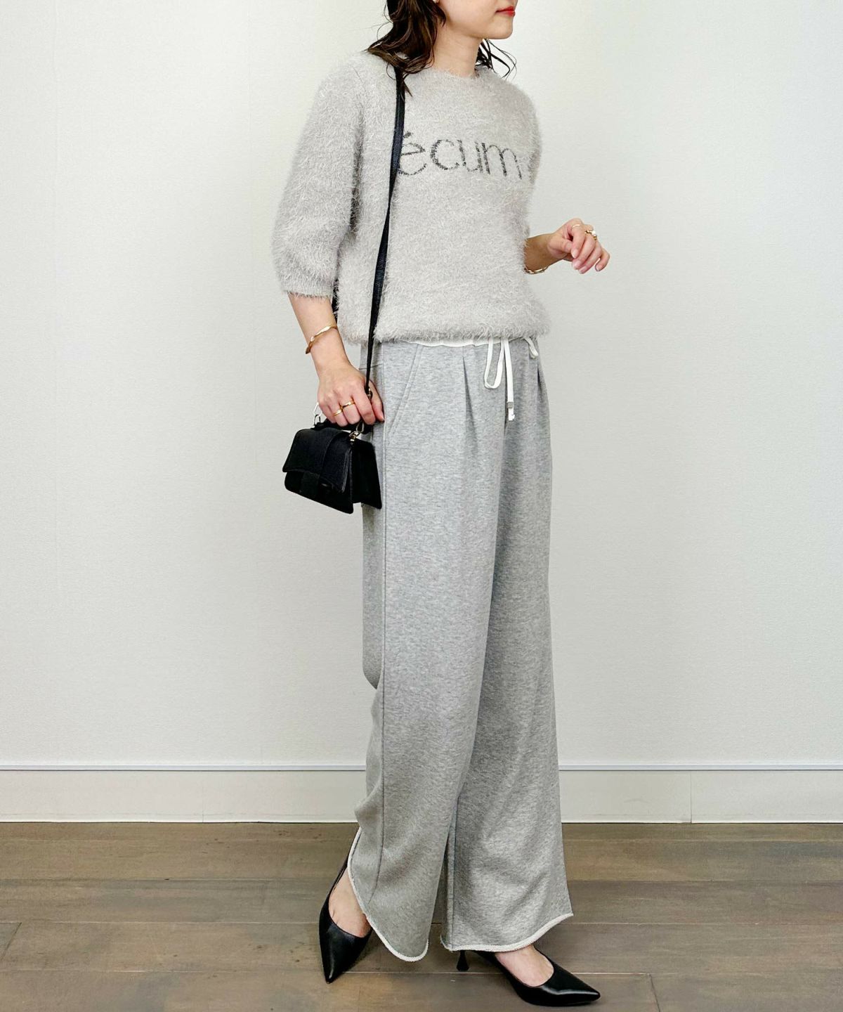 model：H164　着用サイズ：M　グレイッシュベージュ