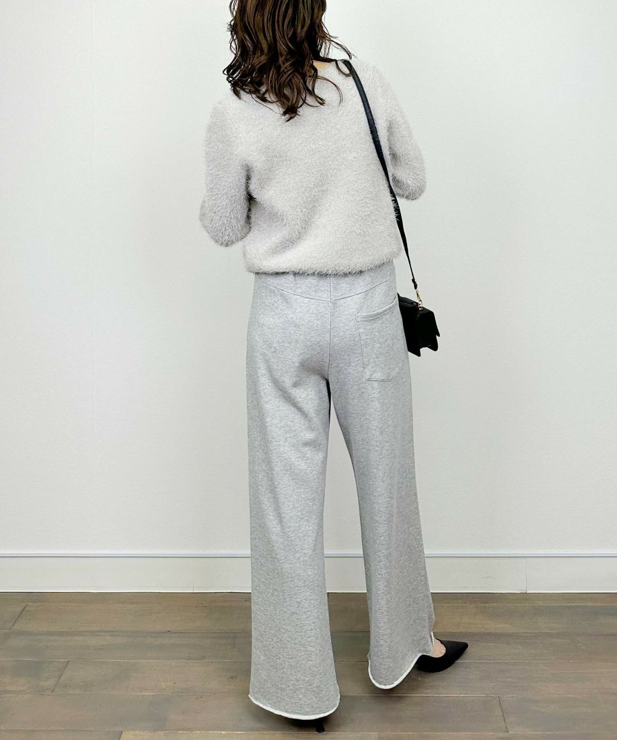 model：H164　着用サイズ：M　グレイッシュベージュ