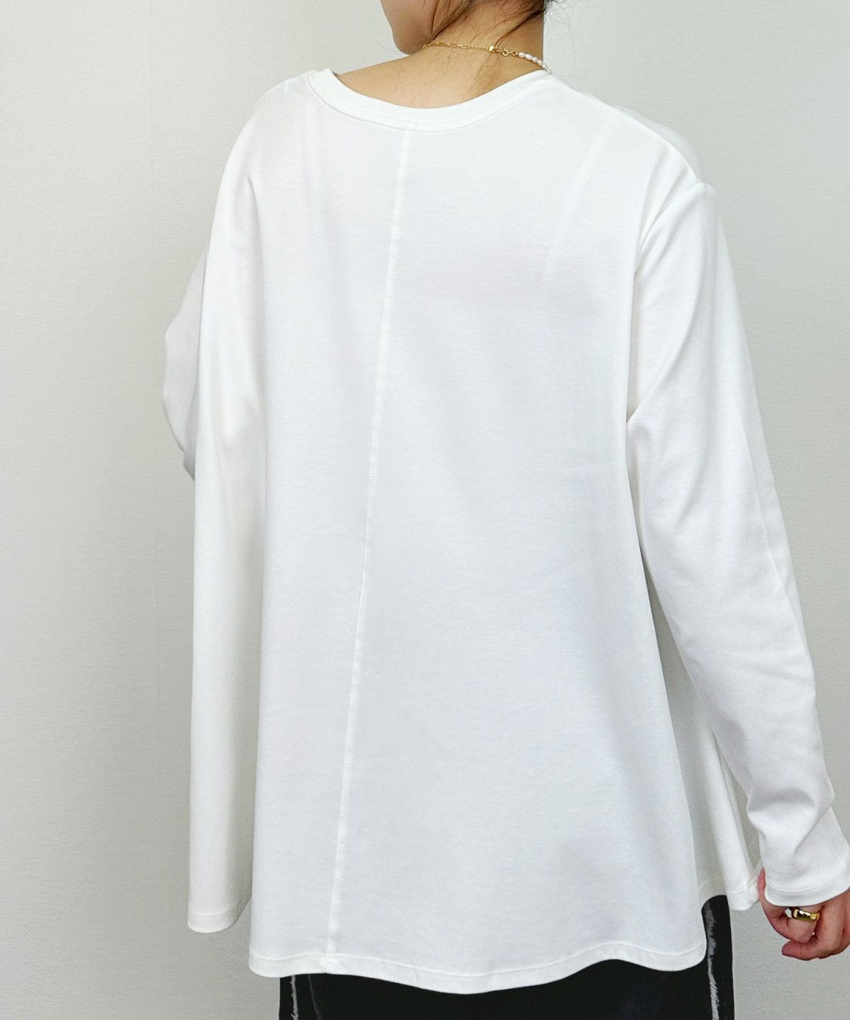 model：H164　着用サイズ：M　オフホワイト