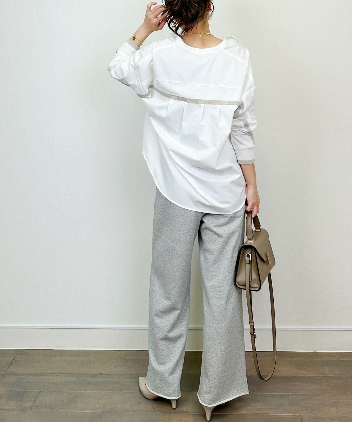 model：H164　着用サイズ：M　オフホワイト