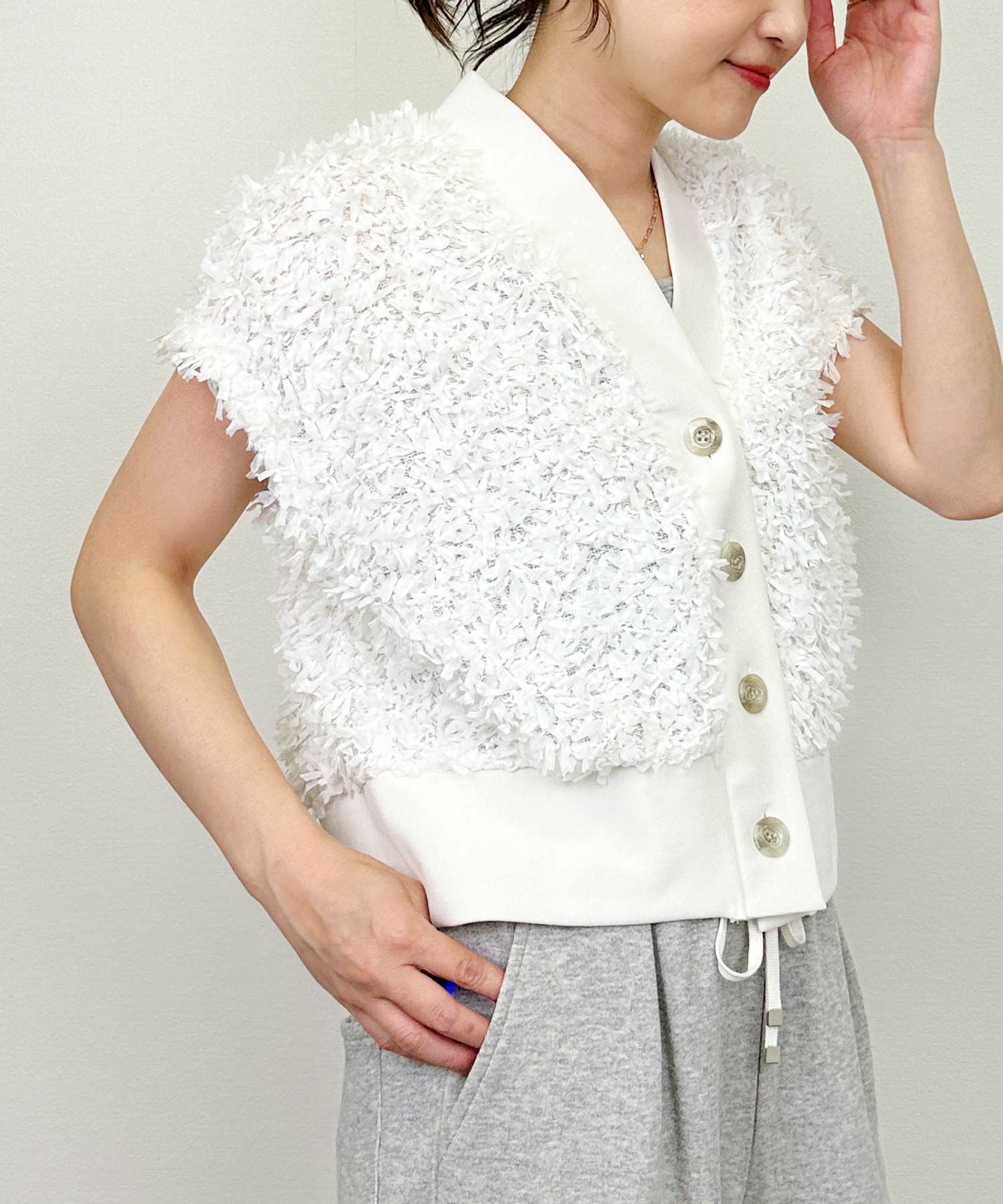model：H164　着用サイズ：M　オフホワイト