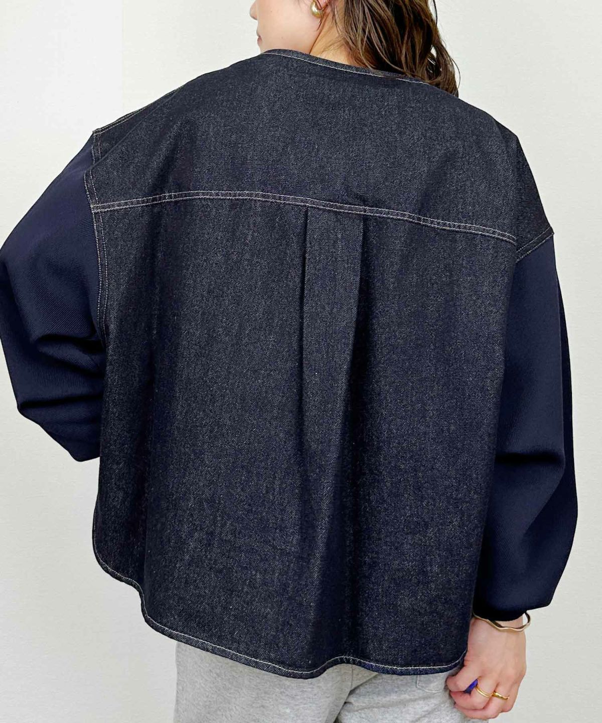 model：H164　着用サイズ：M　ネイビー　襟なし