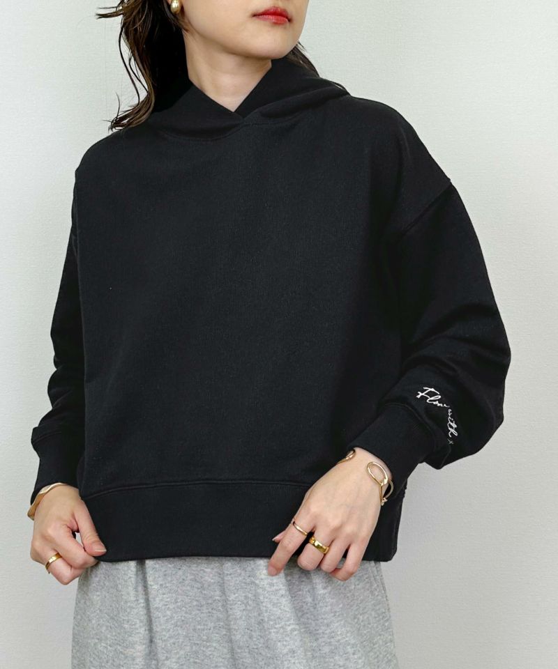 セットアップ可能】ラメ入り袖刺繍フーディープルオーバー | PICCIN