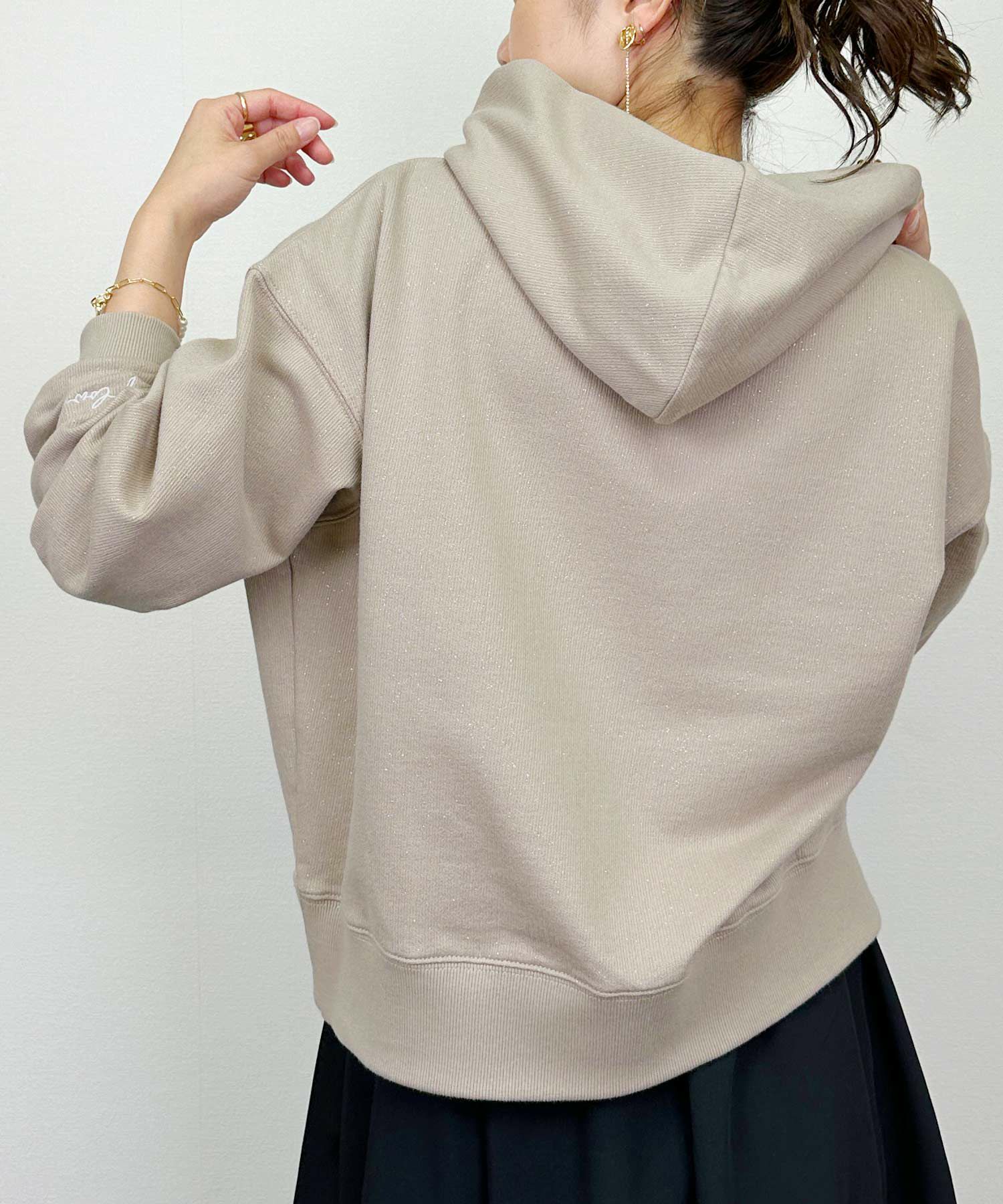 model：H164　着用サイズ：M　モカ