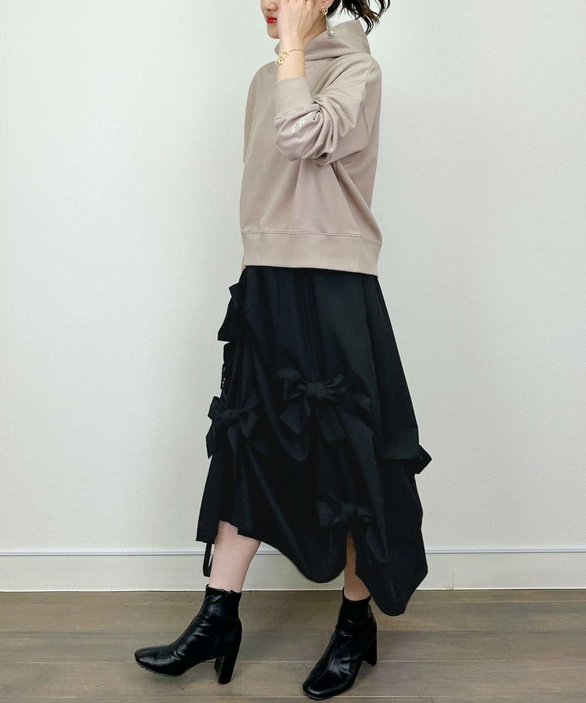 model：H164　着用サイズ：M　モカ